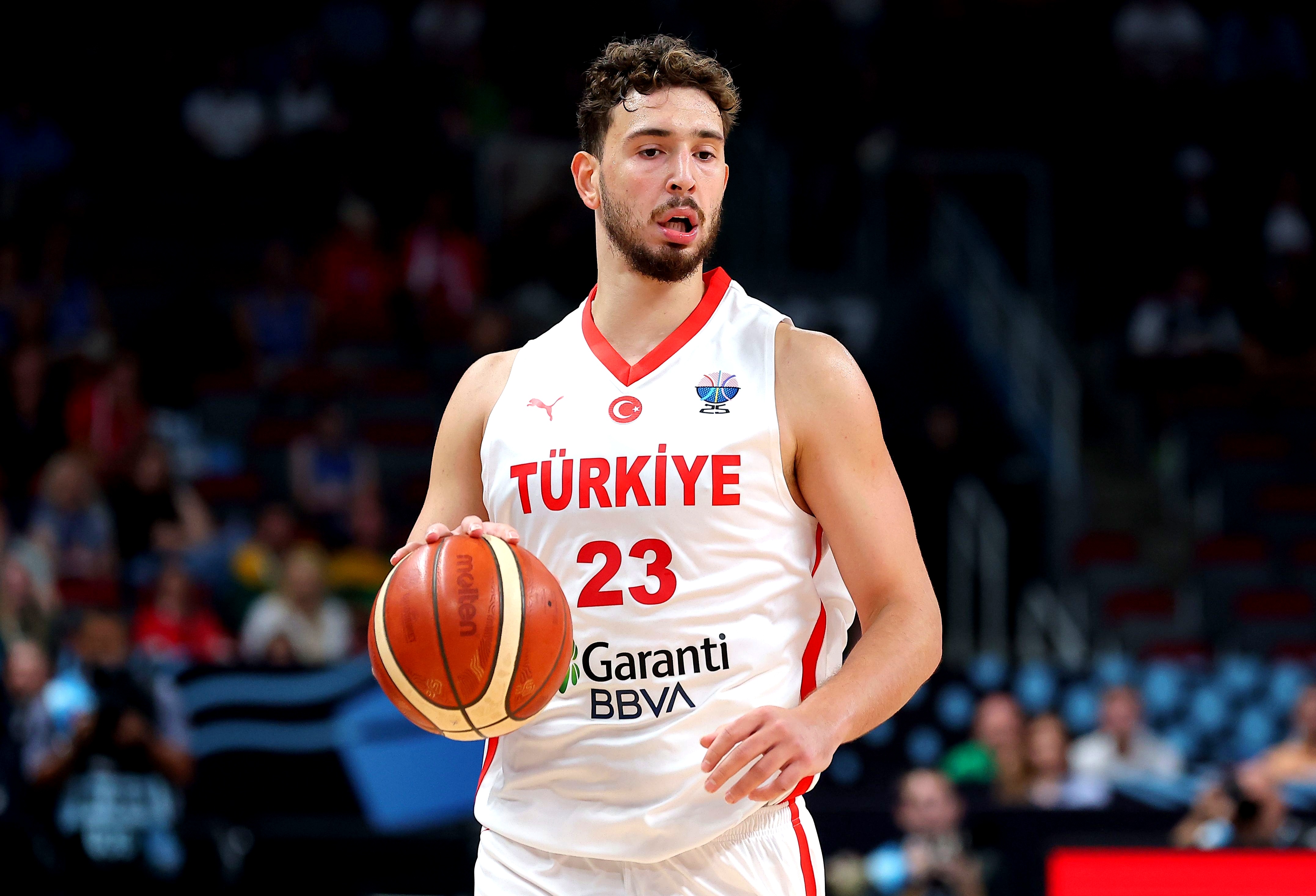 英雄联盟竞赛赌注-国际比赛日体能课后，多伦多猛龙扳平良机备战CBA常规赛，更衣室稳定，年轻球员得到机会的简单介绍