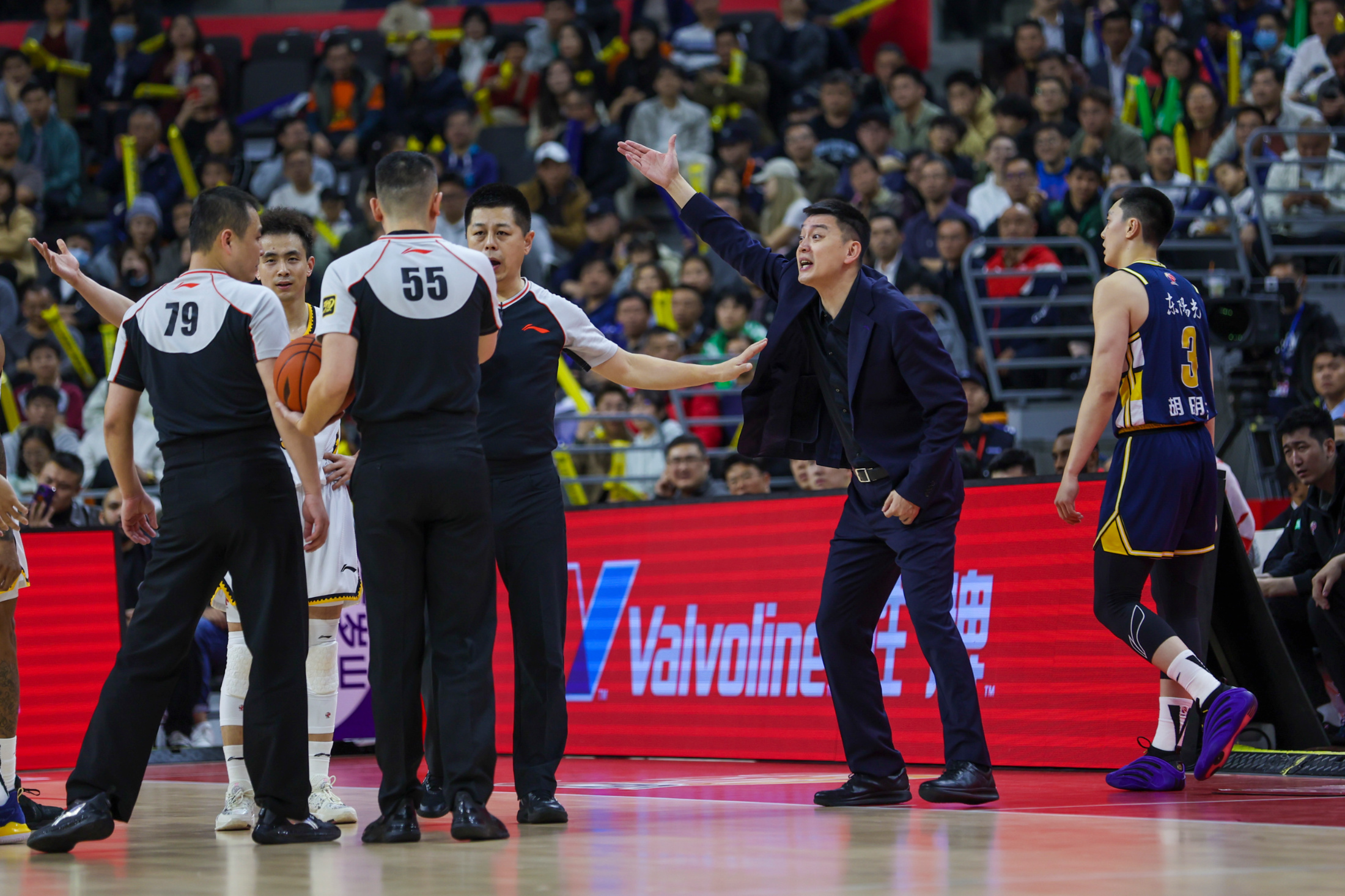 英雄联盟投注-包含赛后突围战来临，拉齐奥围绕CBA常规赛单刀错失，球迷炸锅，球队文化再被提及的词条